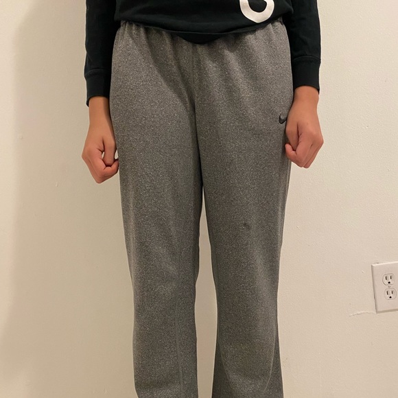 Grey Nike sweatpants - Picture 5 of 6